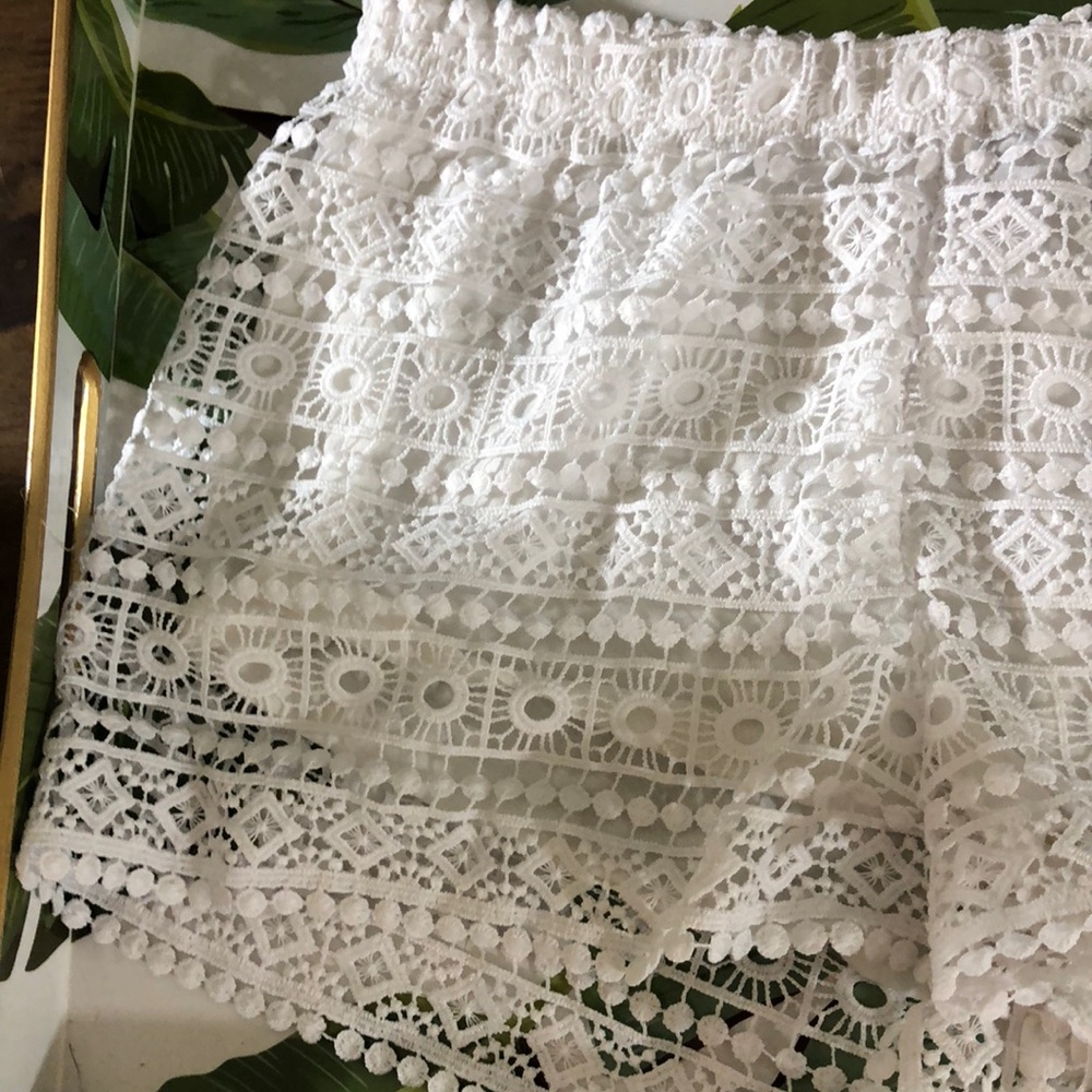 Lacy white shorts! - Picture 5 of 6